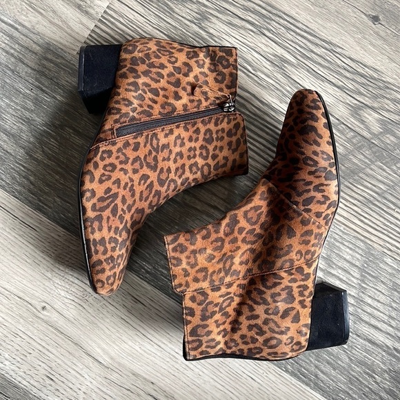 Clarks Shoes - Clark’s Marilyn leopard print bootie size 7